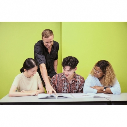 Class_BNE_2.jpg Class_BNE_2.jpg